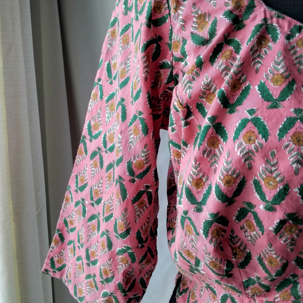 Elegant Pink Patterned Blouse - image 3